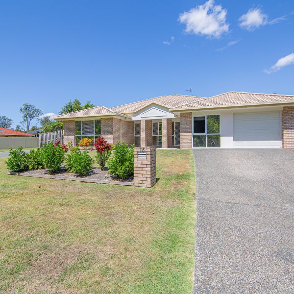 Commera Heights Dr Pimpama LRG   010