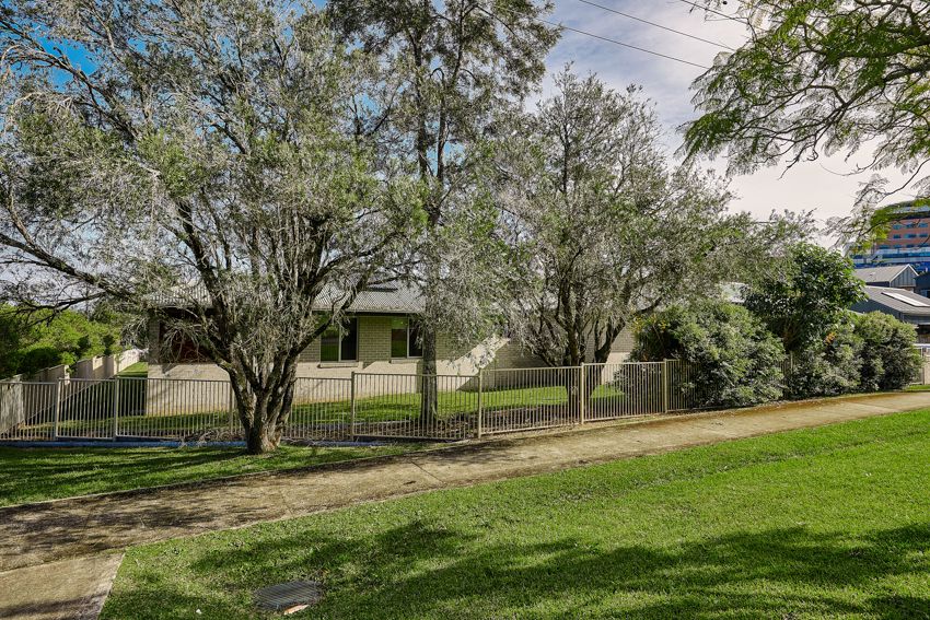 SIL046 LR-Lismore-exterior3