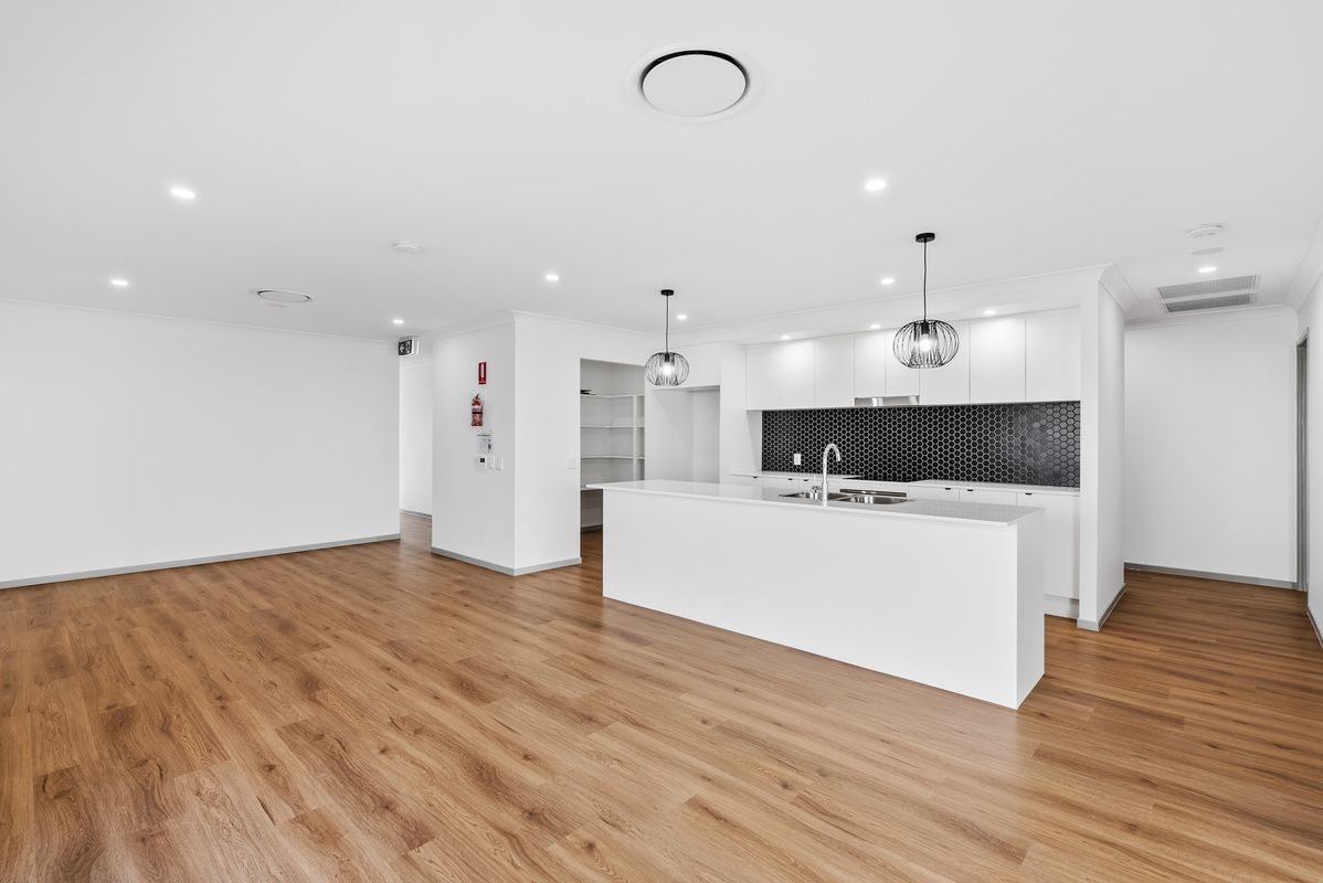 PROFESSIONAL PHOTO   LOW RES 3