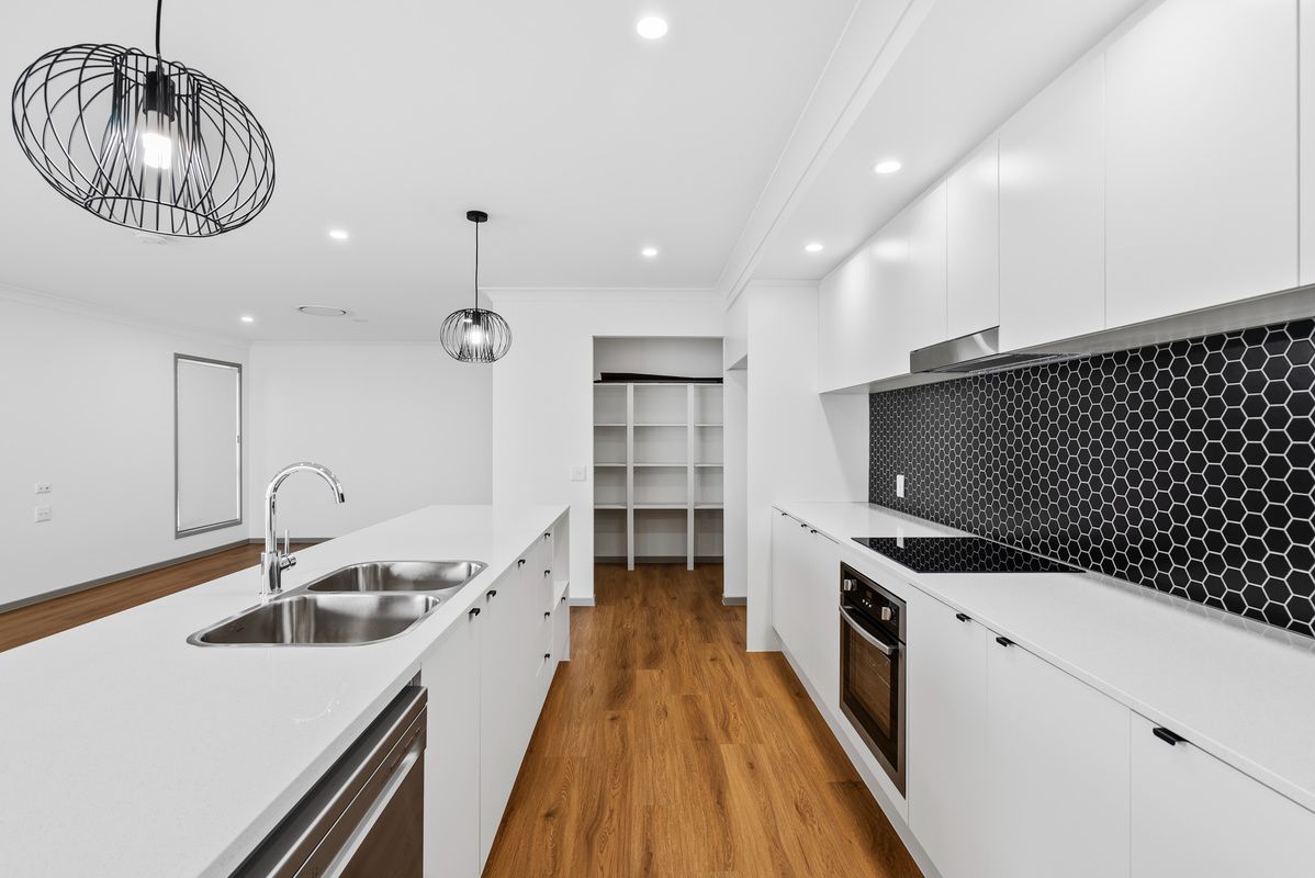 PROFESSIONAL PHOTO   LOW RES 5