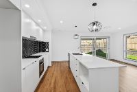 PROFESSIONAL PHOTO   LOW RES 6