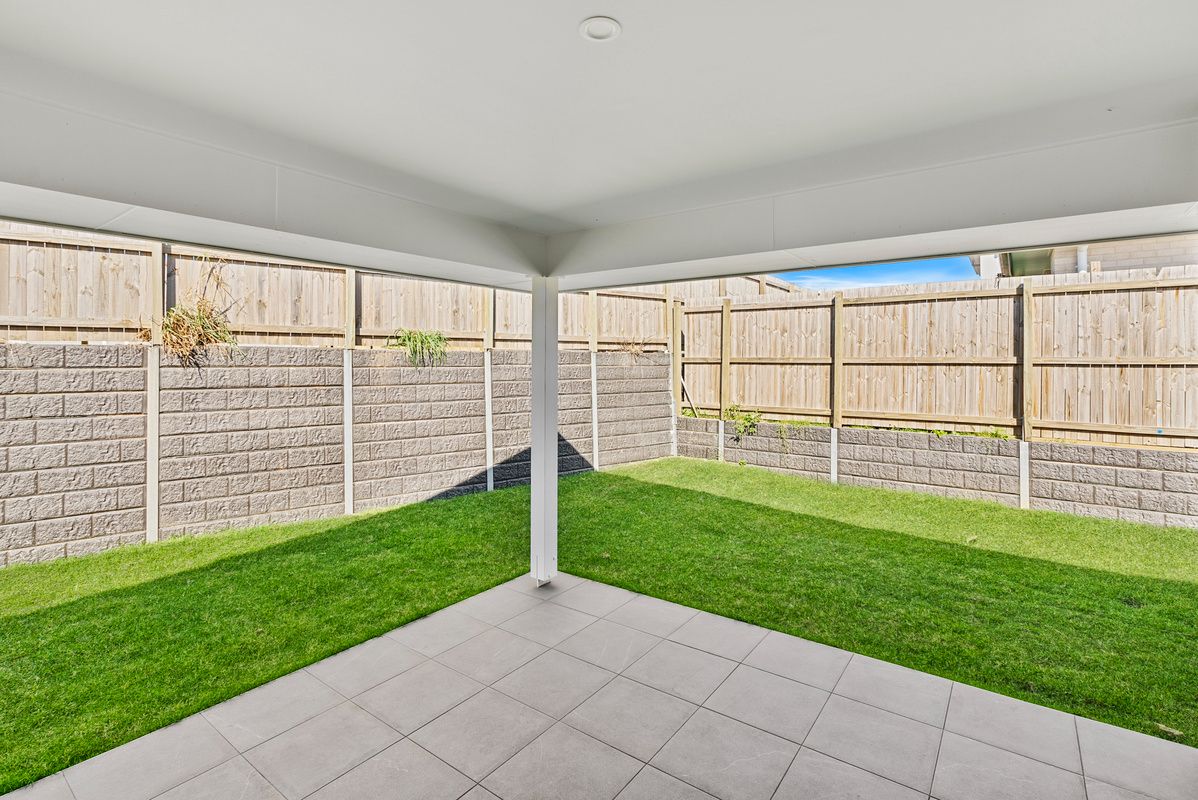 PROFESSIONAL PHOTO   LOW RES 15