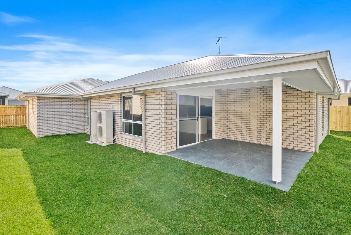 PROFESSIONAL PHOTO   LOW RES 16