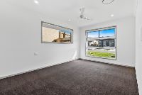 PROFESSIONAL PHOTO   LOW RES 14