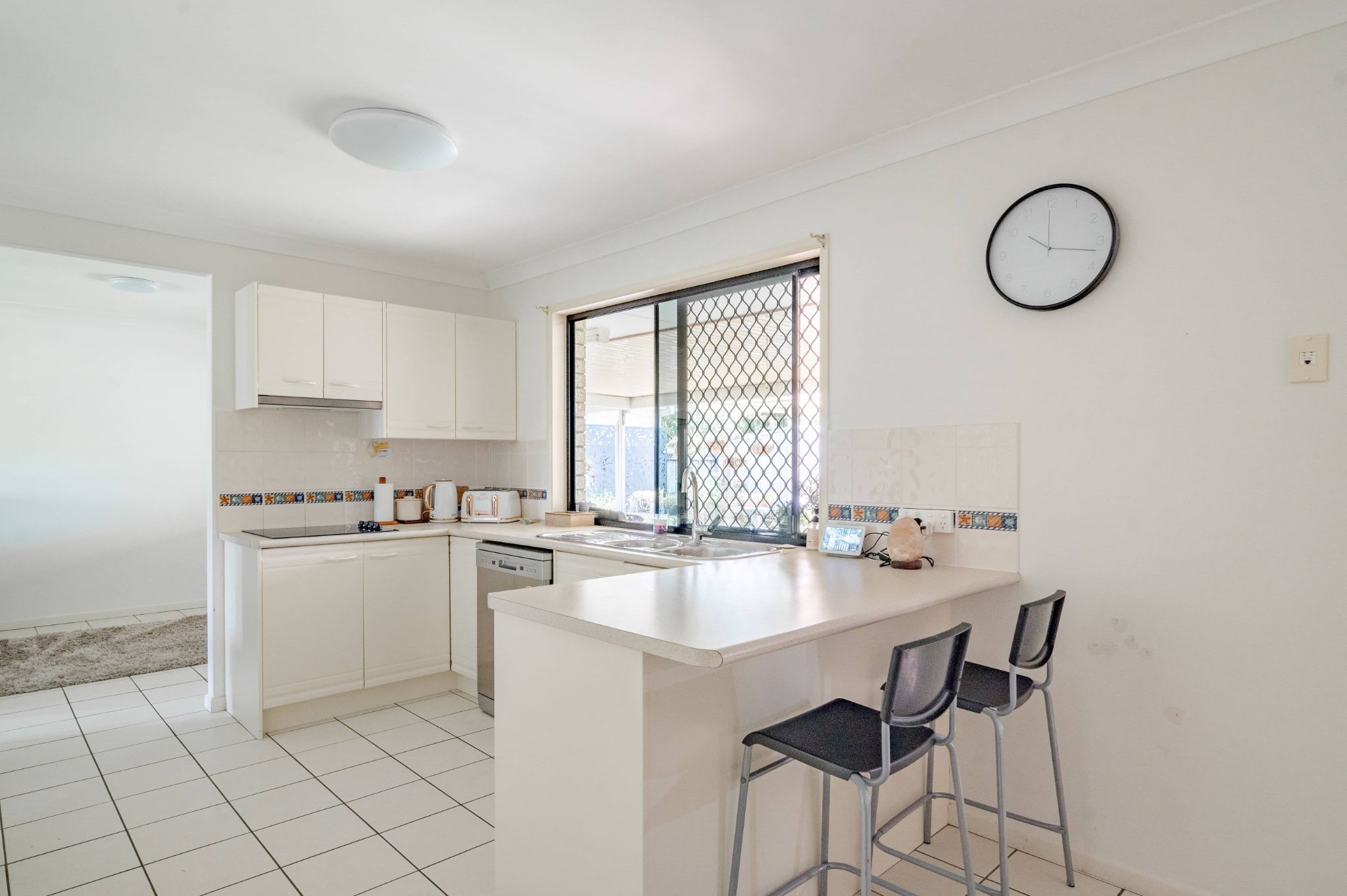 6 Jacob_Court_Bellemere_QLD_20221213 - 007-min-min