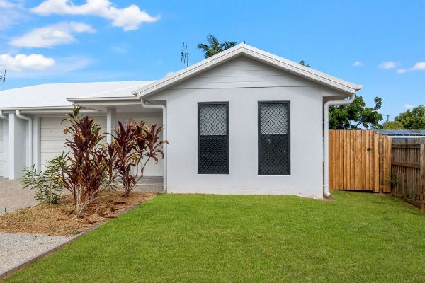 Loretta St 10   Front