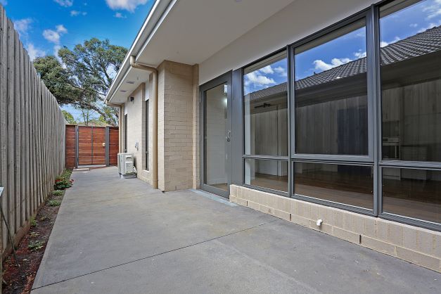 Dandenong Bruce Street Courtyard RESIZE
