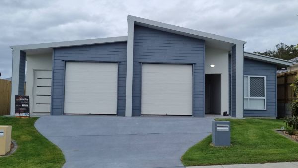 Lochern   Front of House