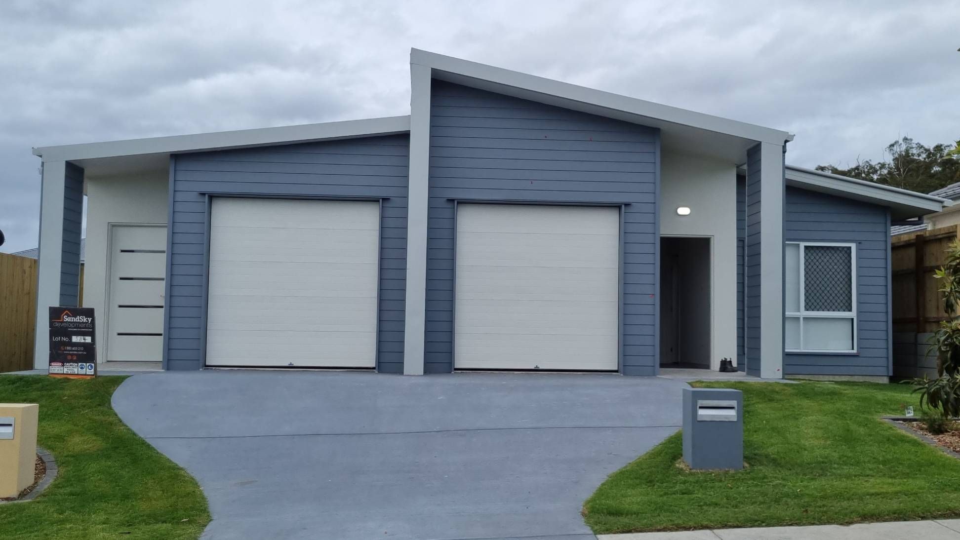 Lochern   Front of House