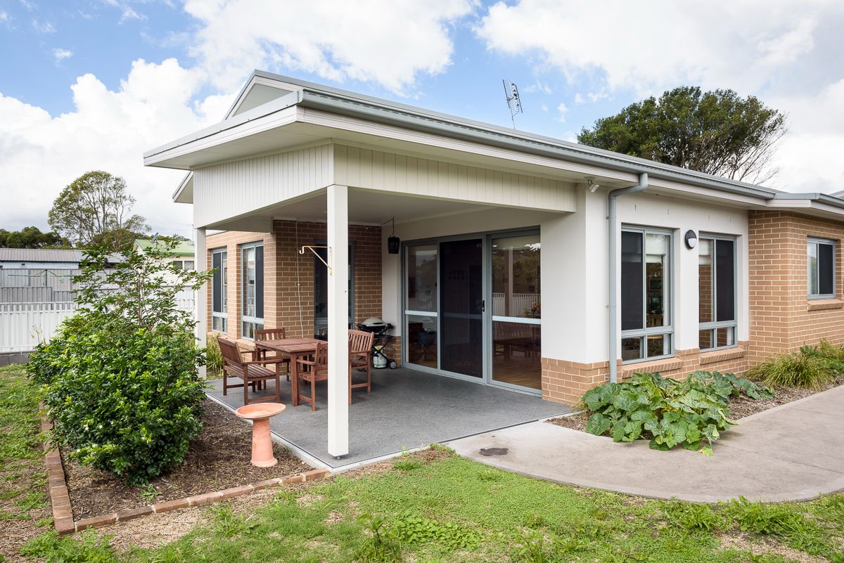 38 LR-SILL040_fern bay_outdoor