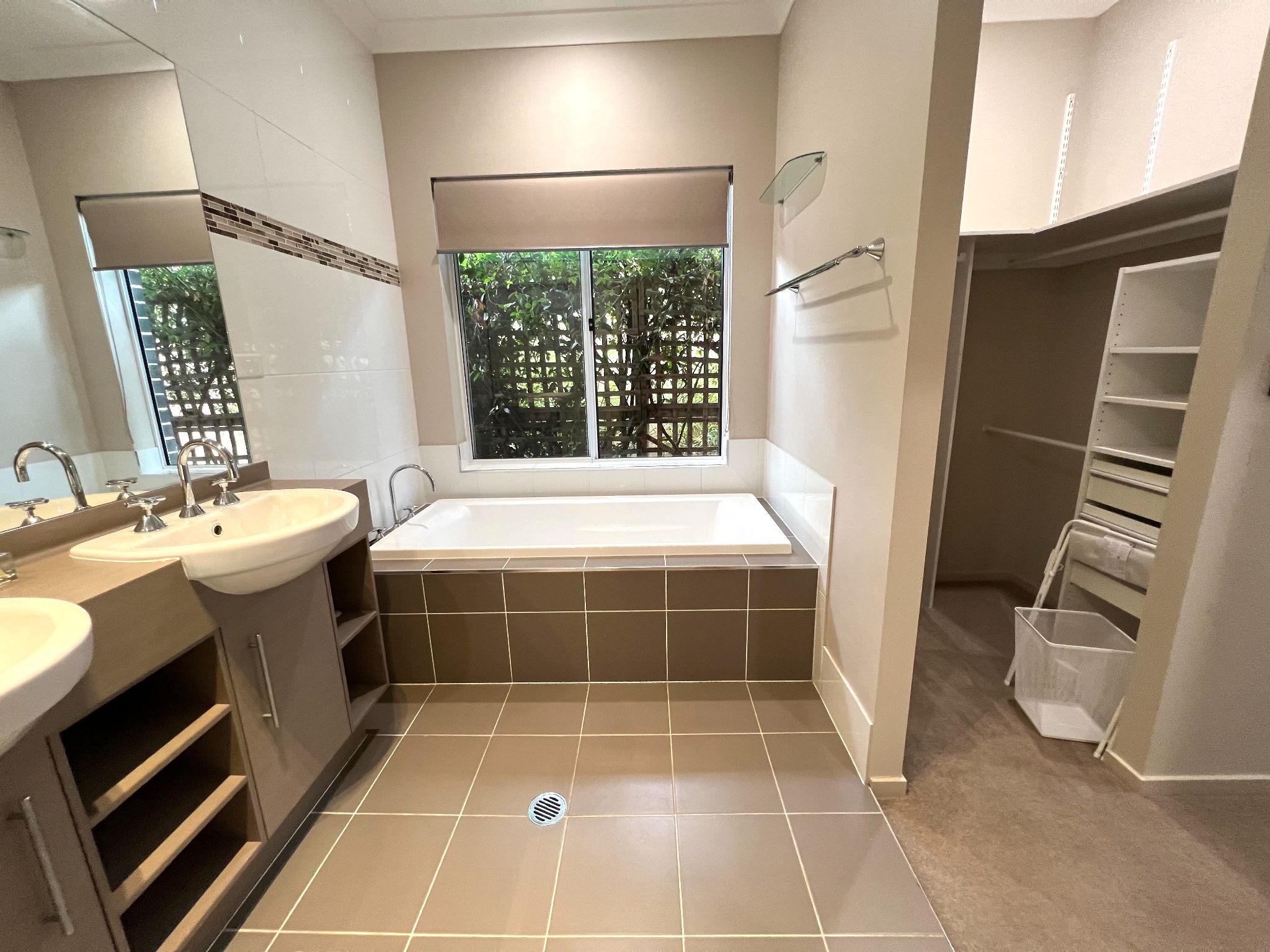 D052CC81 A9A9-439E-906C-A72B219572CC