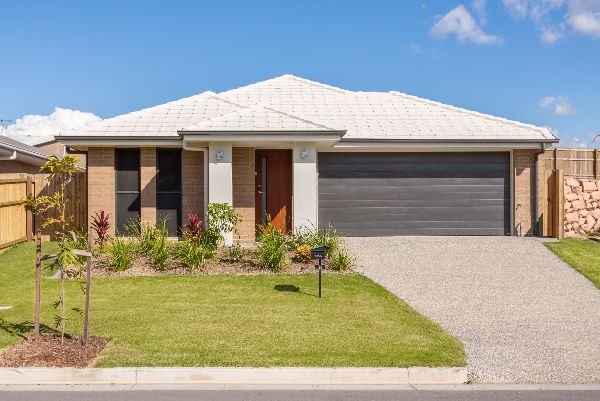 4 Marshall Cct  Coomera-09