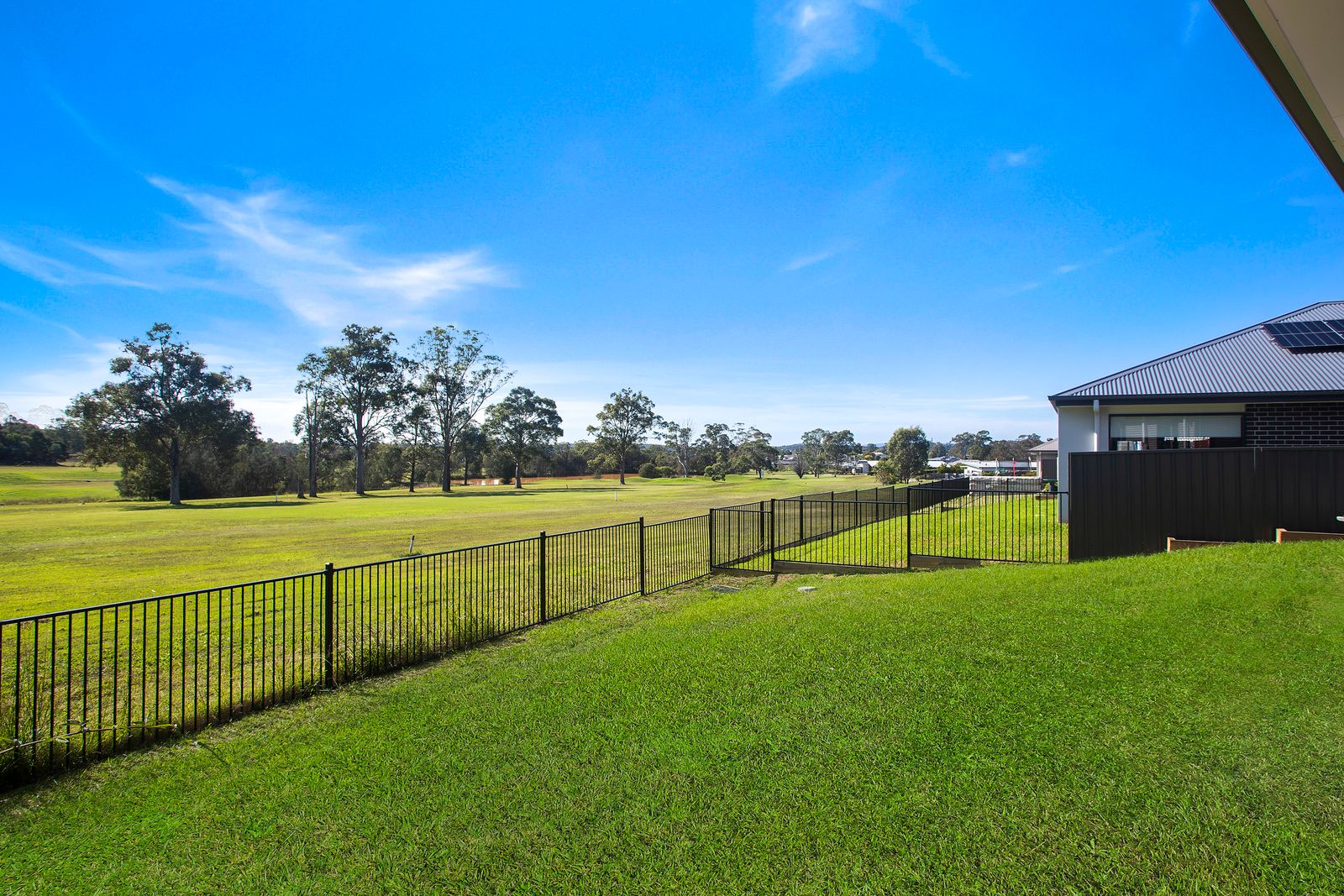 005 Open2view_ID815869-19_Portrush_Avenue