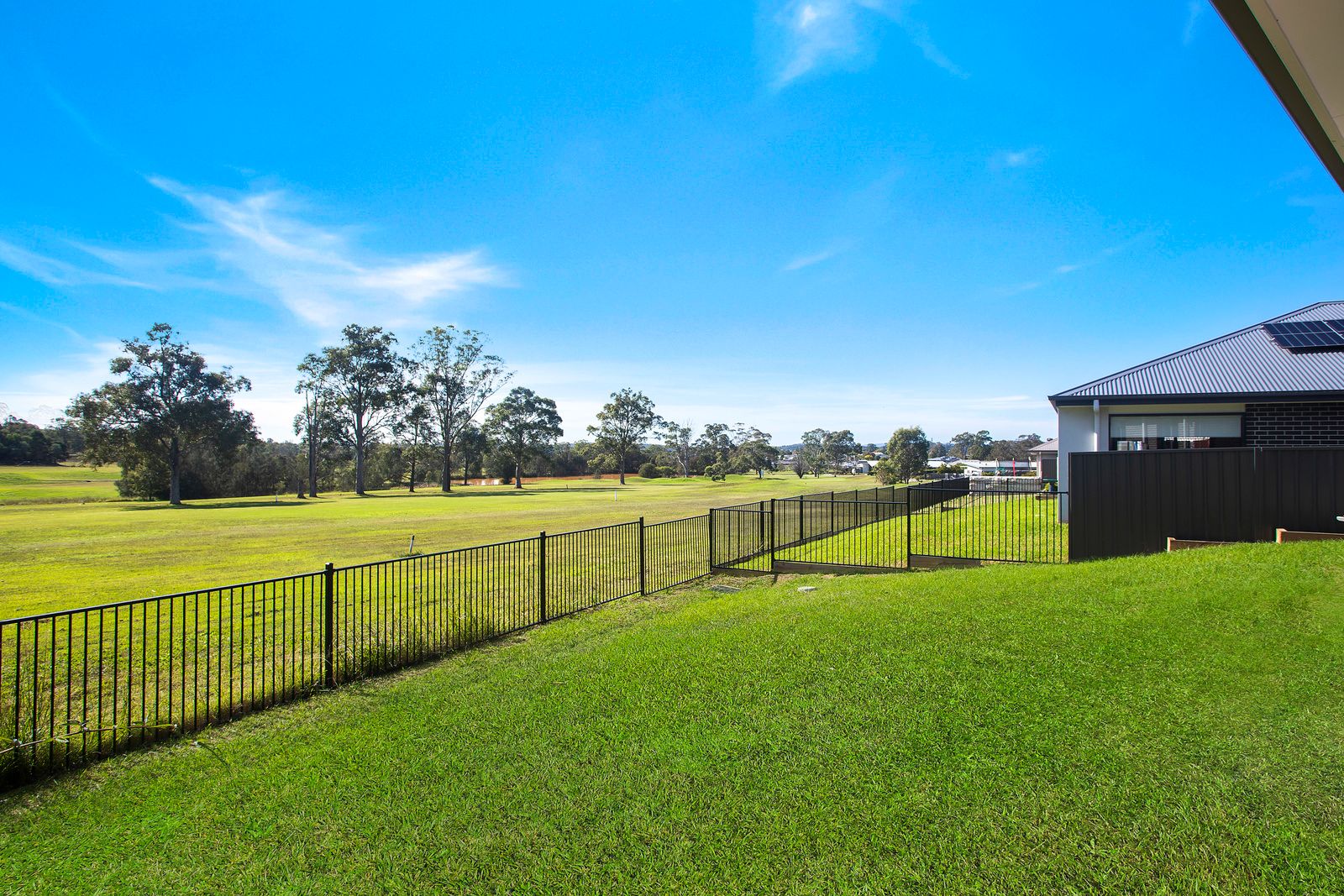 006 Open2view_ID815869-19_Portrush_Avenue