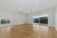 3   Velasco St 6 - Living