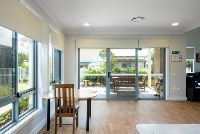 26 LR-SILL040_fern bay_shared living