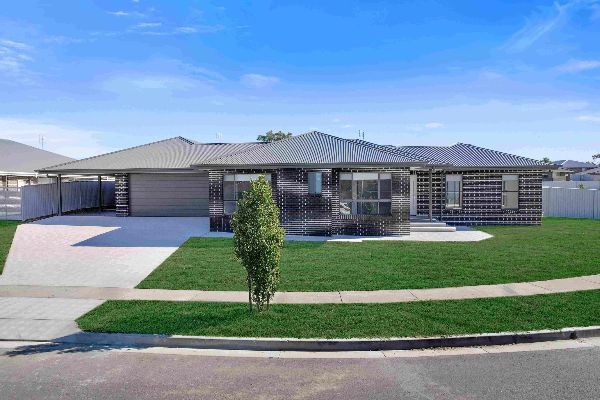 38 Mustang Close  4)