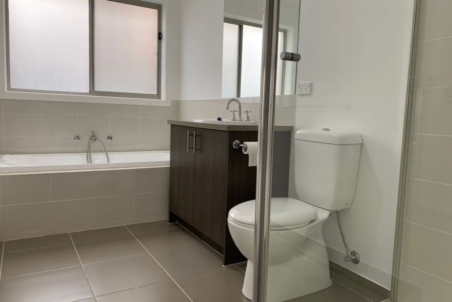 Edgars Rd Bathroom 2