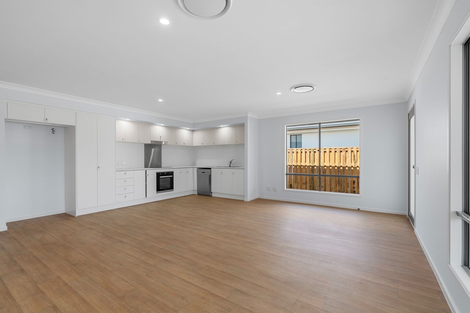 002 Open2view_ID903335-40_Cypress_Cct_Fernvale