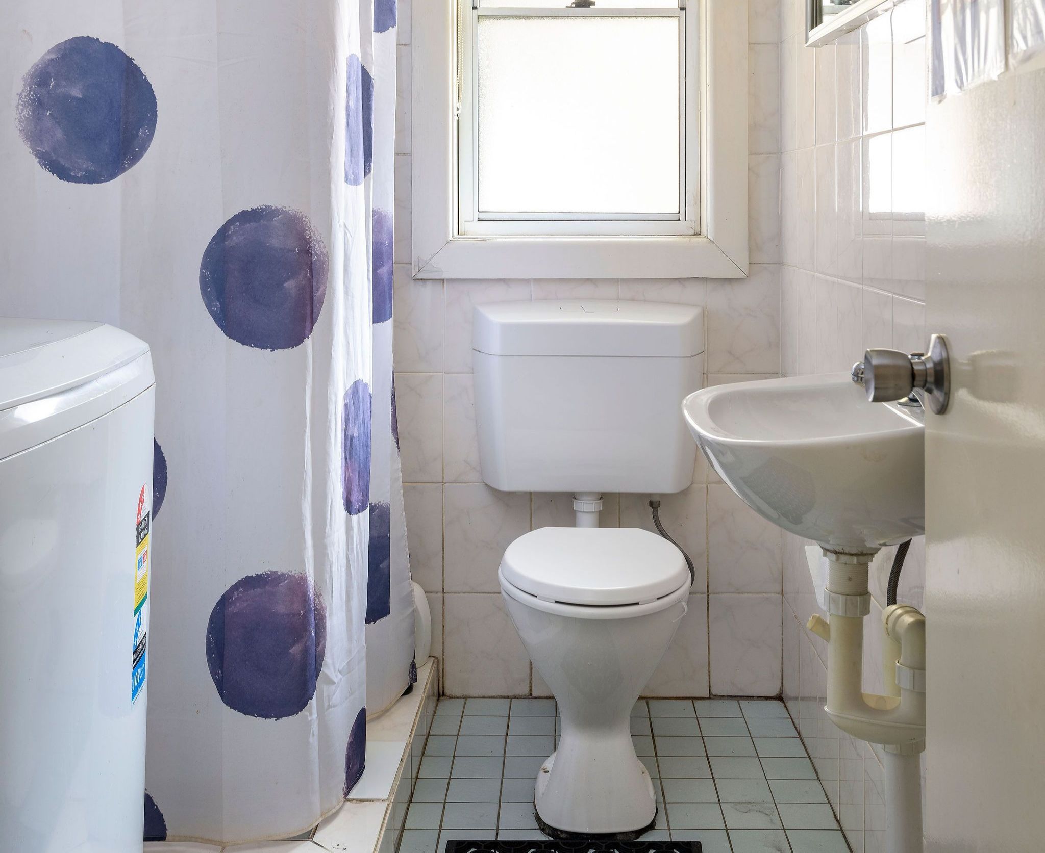 SIL012 LR-MAYFIELD2-bathroom3