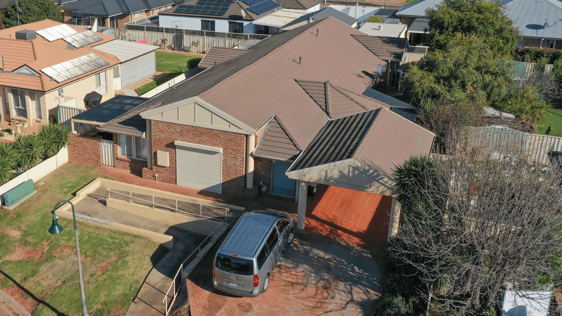 26 AGC Griffith front of house