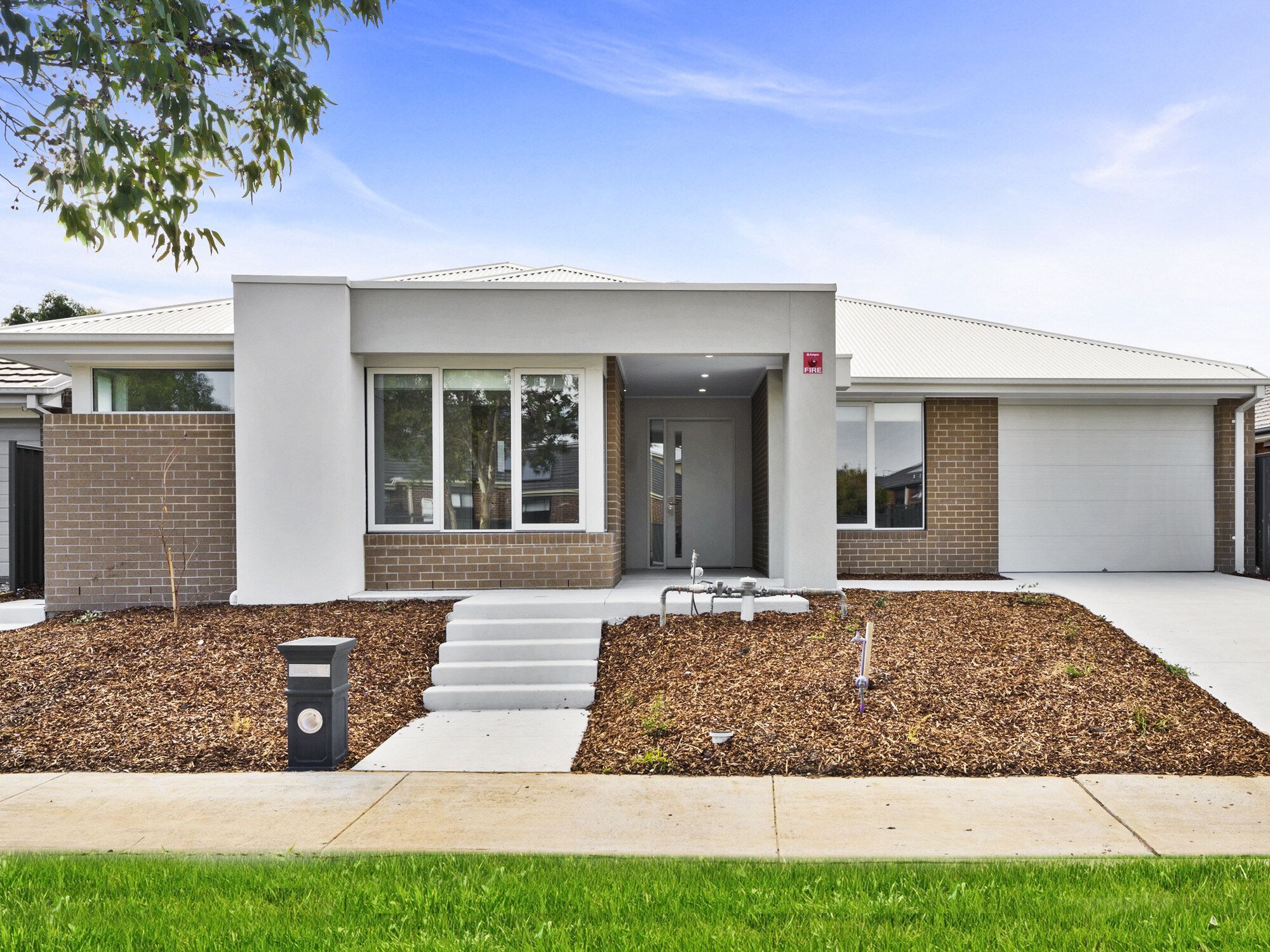 001 Open2view_ID876082-14_Tinnadice_Road