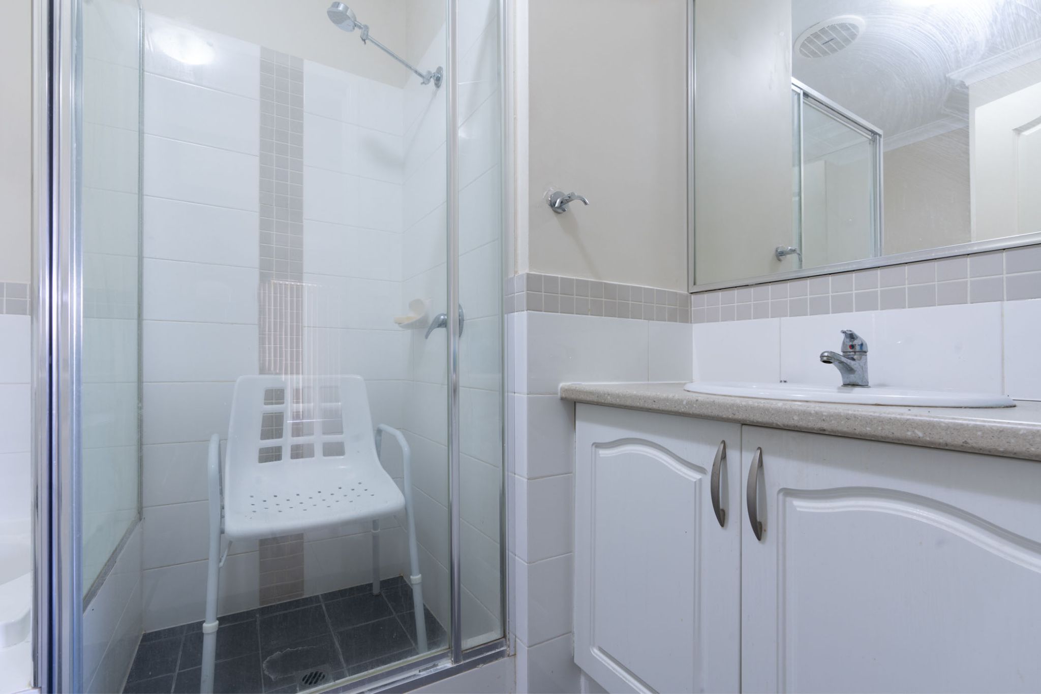 web 5bmultarra-DSC08886 - Bathroom 1