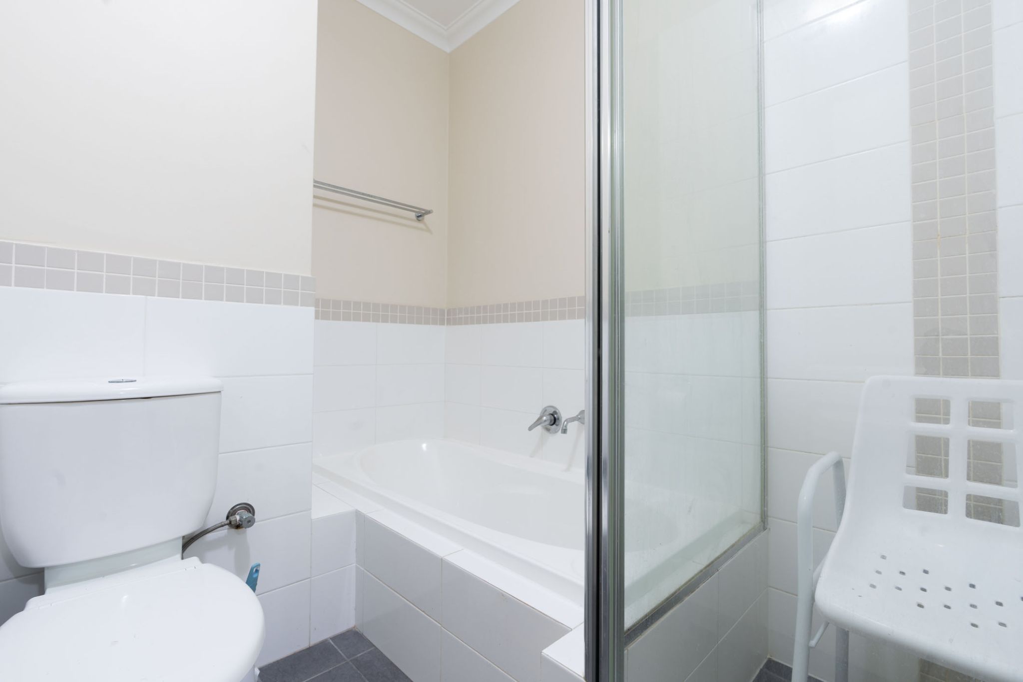 web 5bmultarra-DSC08888 - Bathroom 2