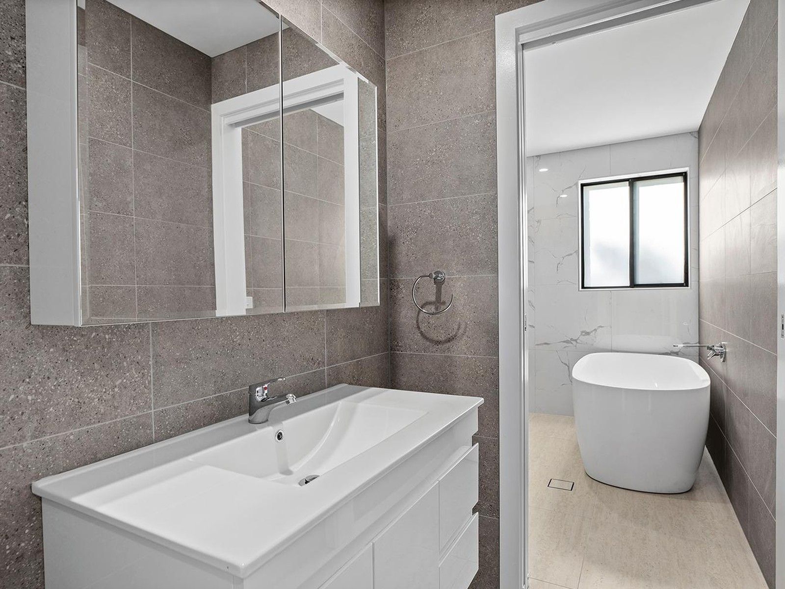 a292011f dd90-8ff8-b911404cf3fa36ce_3