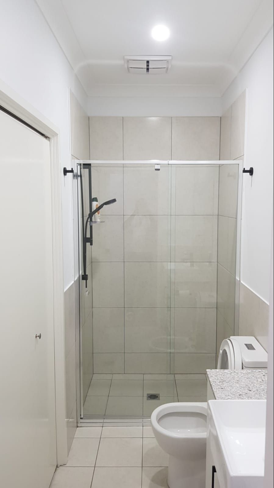 Bathroom 2 dwelling 2