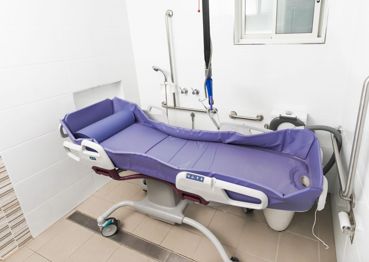 SIL031 LR_Maitland_shared bathroom 2