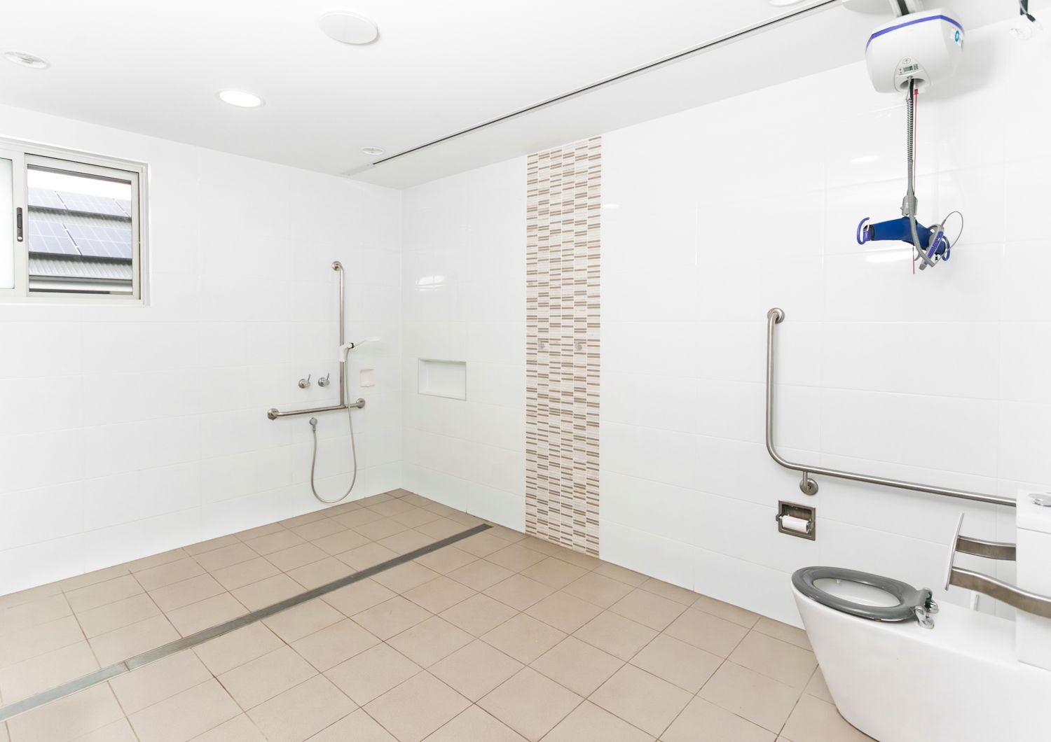 SIL031 LR_Maitland_shared bathroom 3