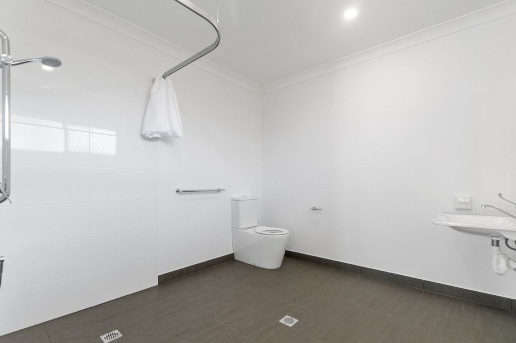 4   Stone Way 1 example pics - Ensuite