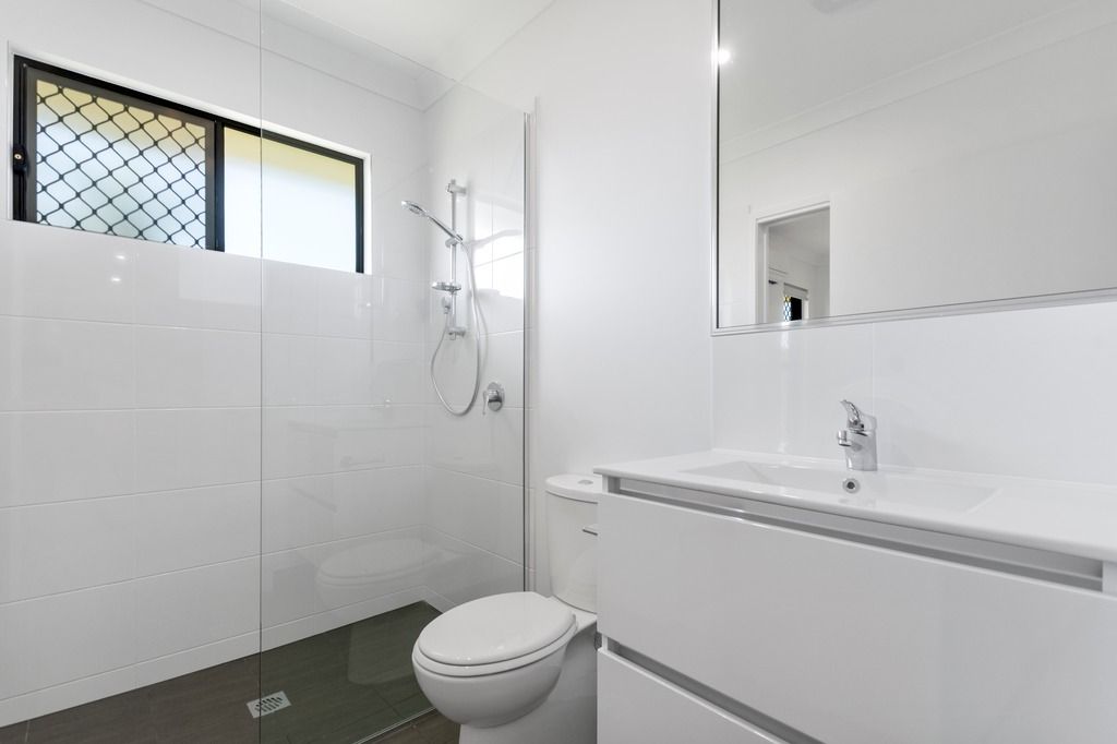 5   Stone Way 1 example pics - Bathroom