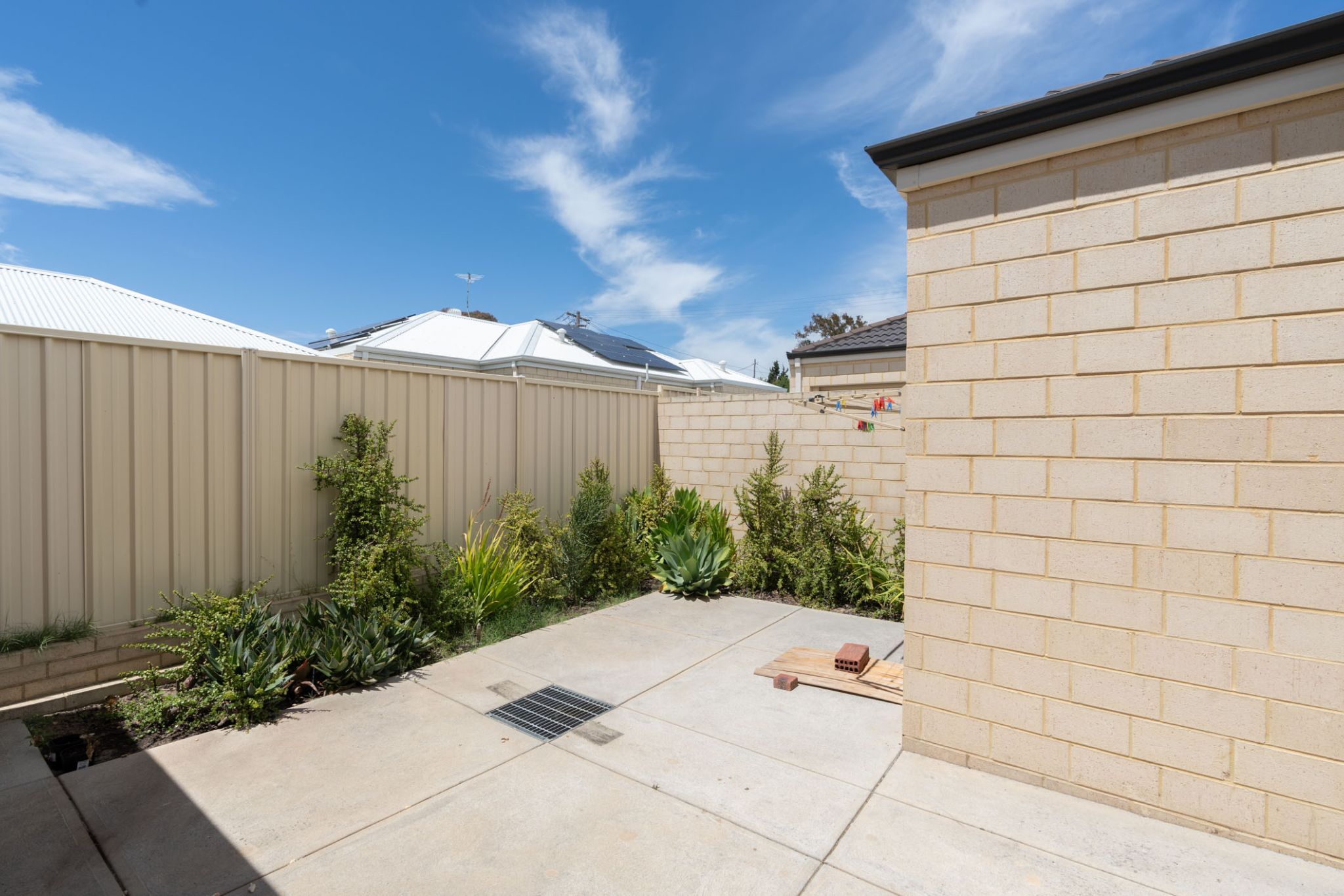 web 5bmultarra-DSC08891 - House Back