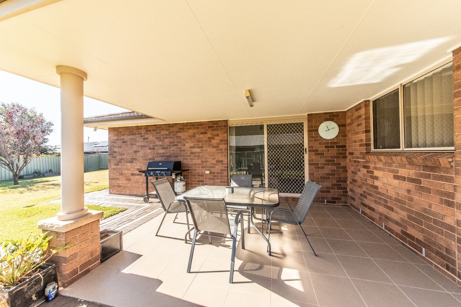 NSWORA J outdoor dining