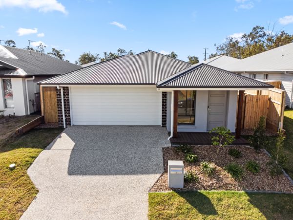 014 Open2view_ID822891-3_Olivia_Street