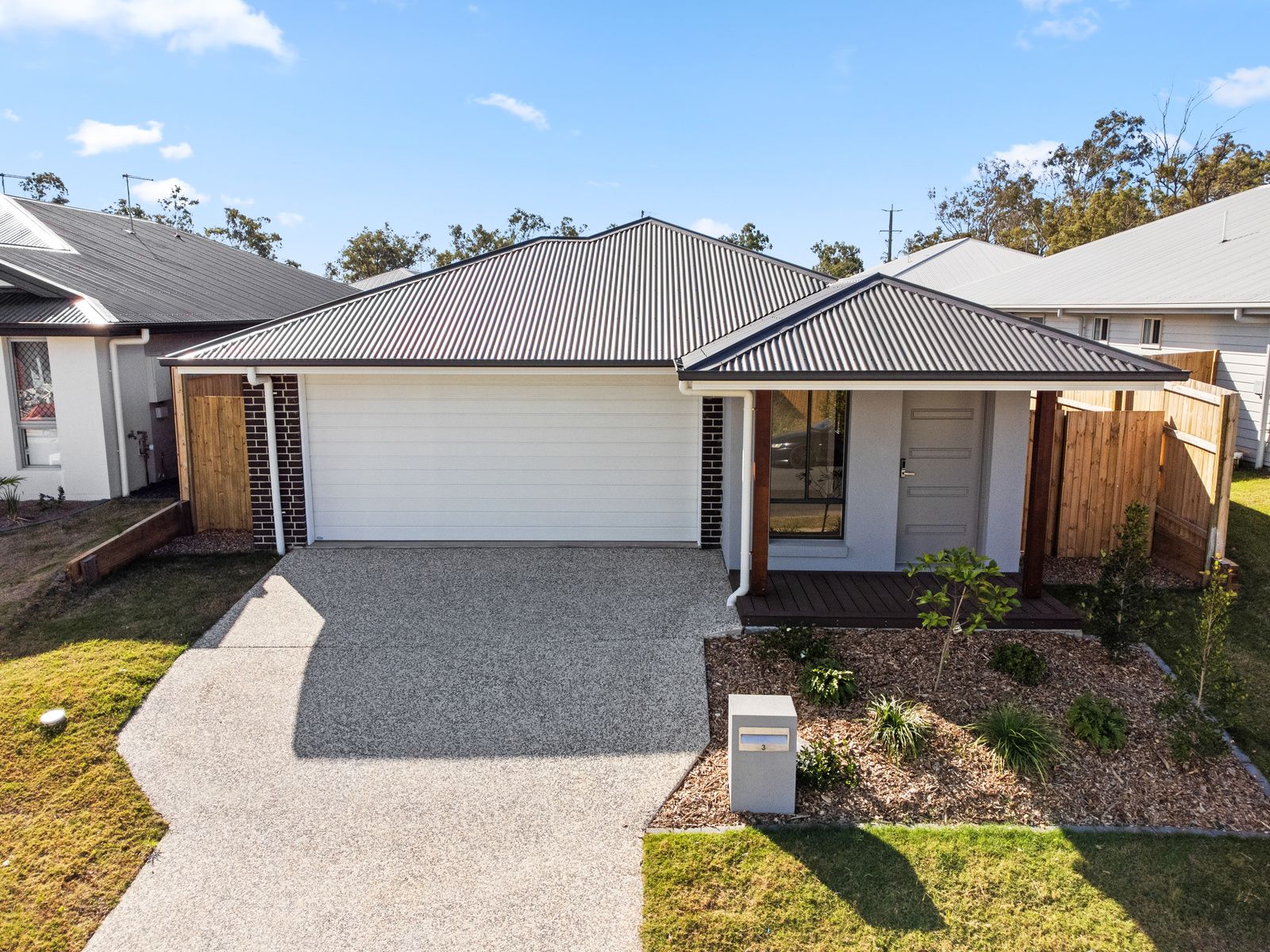 014 Open2view_ID822891-3_Olivia_Street