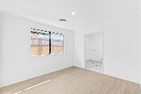 003 Open2view_ID822891-3_Olivia_Street