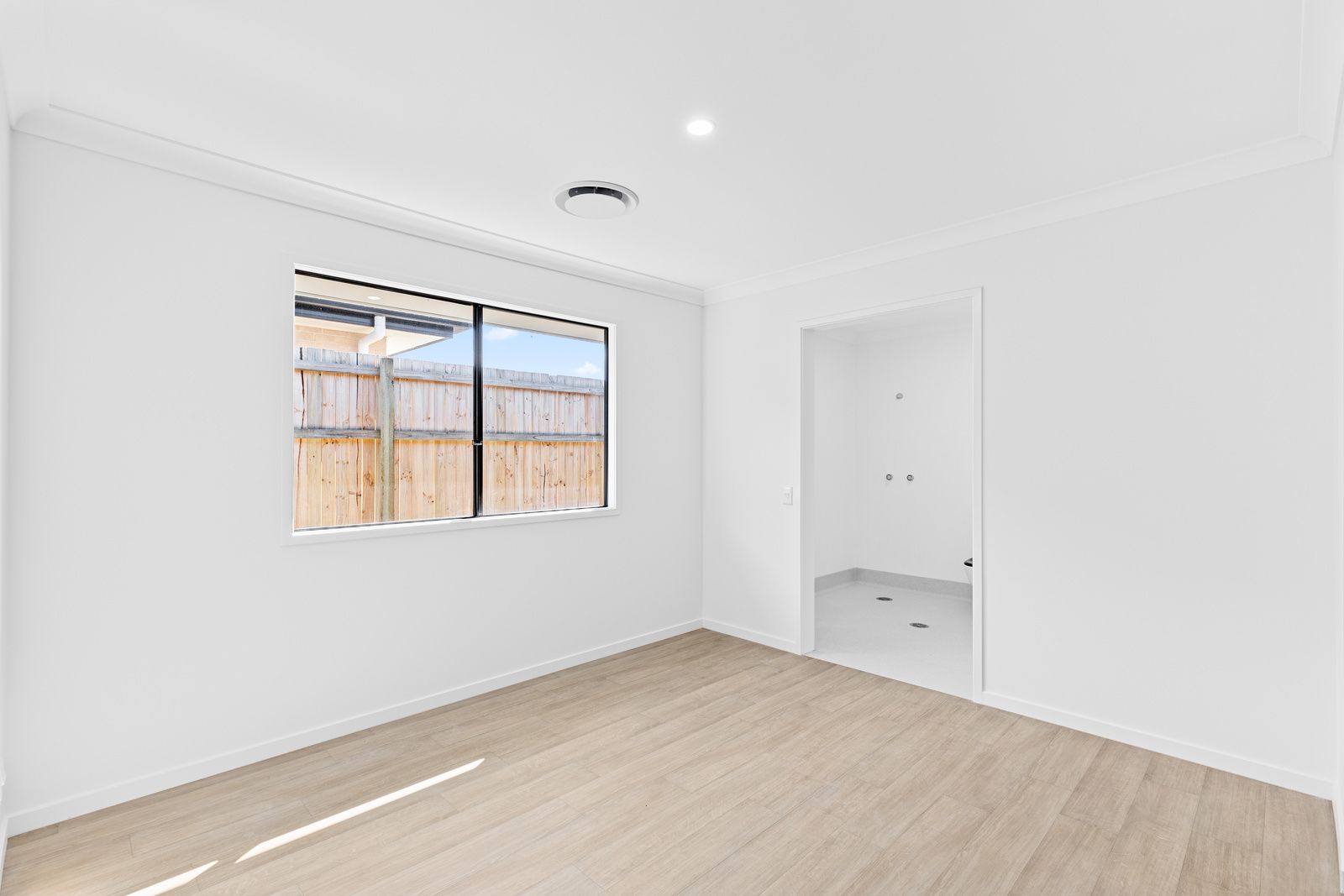 003 Open2view_ID822891-3_Olivia_Street