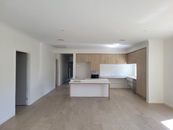 Tarniet  43 Henderson Drive Kitchen Dining