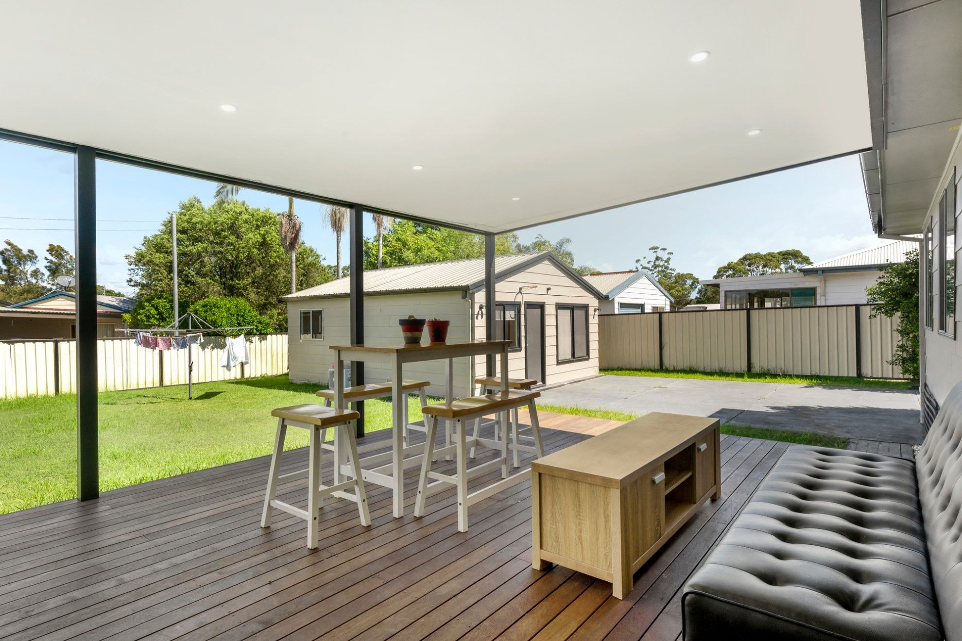 LWBN 483234_Outdoor Deck