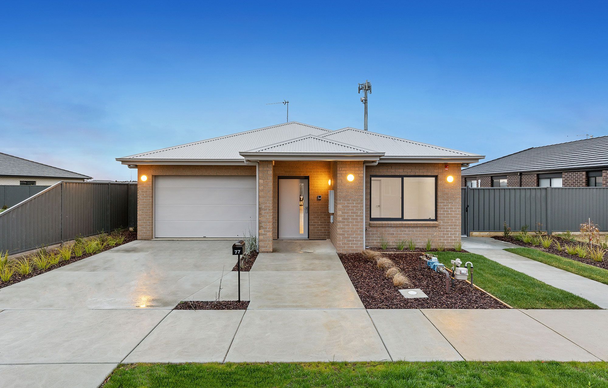 b7cfb6a5 b57c-447f-92fe-882323d74813-lg-Erskine---Facade-Dusk-LR-No-Logo (1)