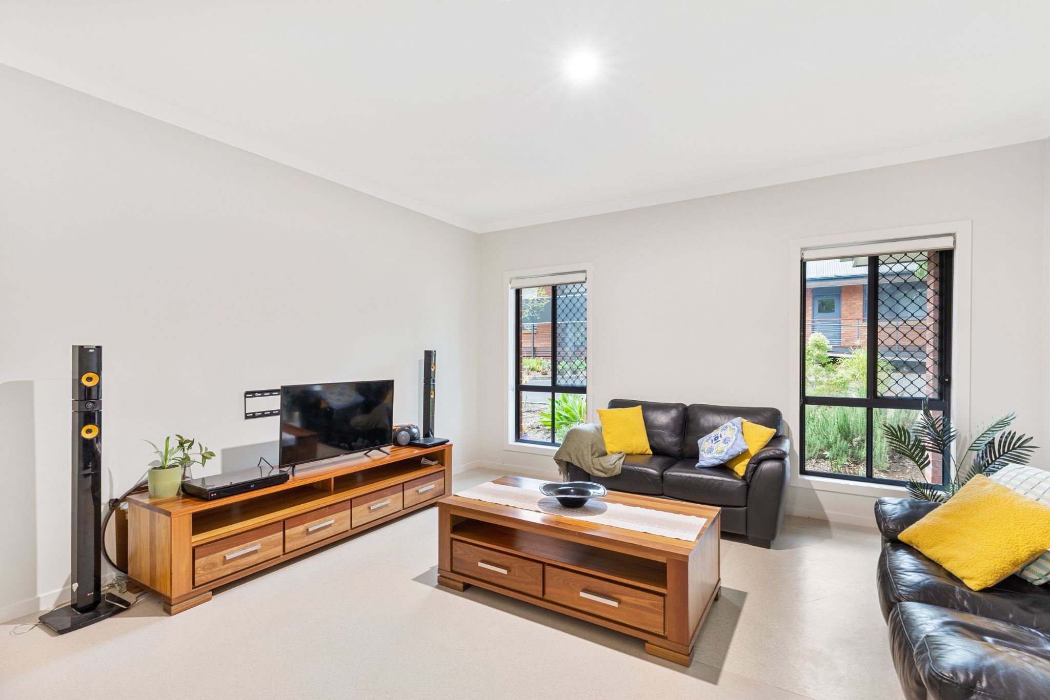 001 Open2view_ID786242-MtOmmaney