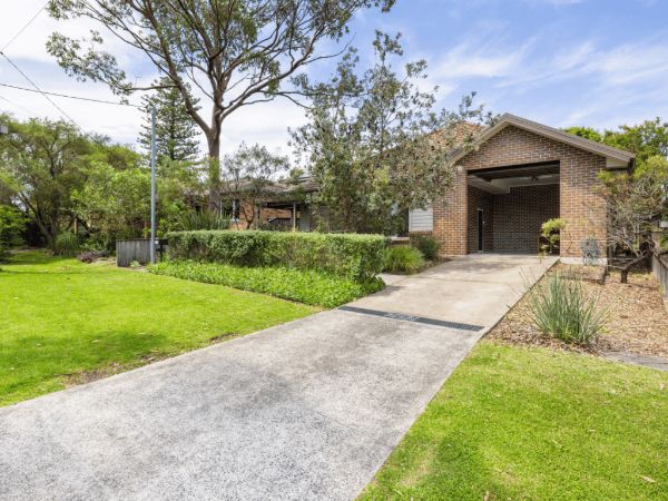 Supported Independent Living Elanora Heights (16072) Image 01_House Front Drive