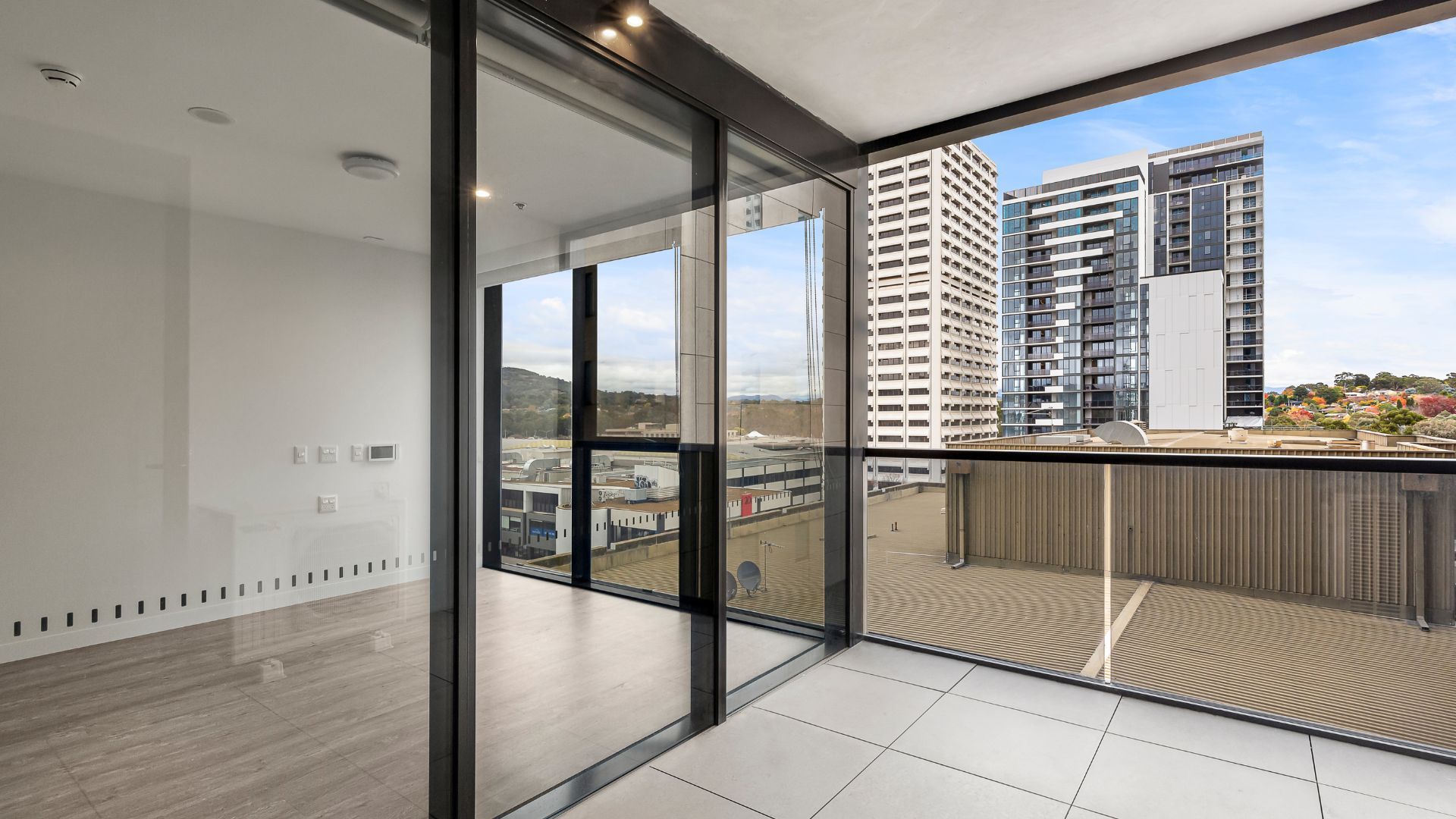 grand central_towers_balcony