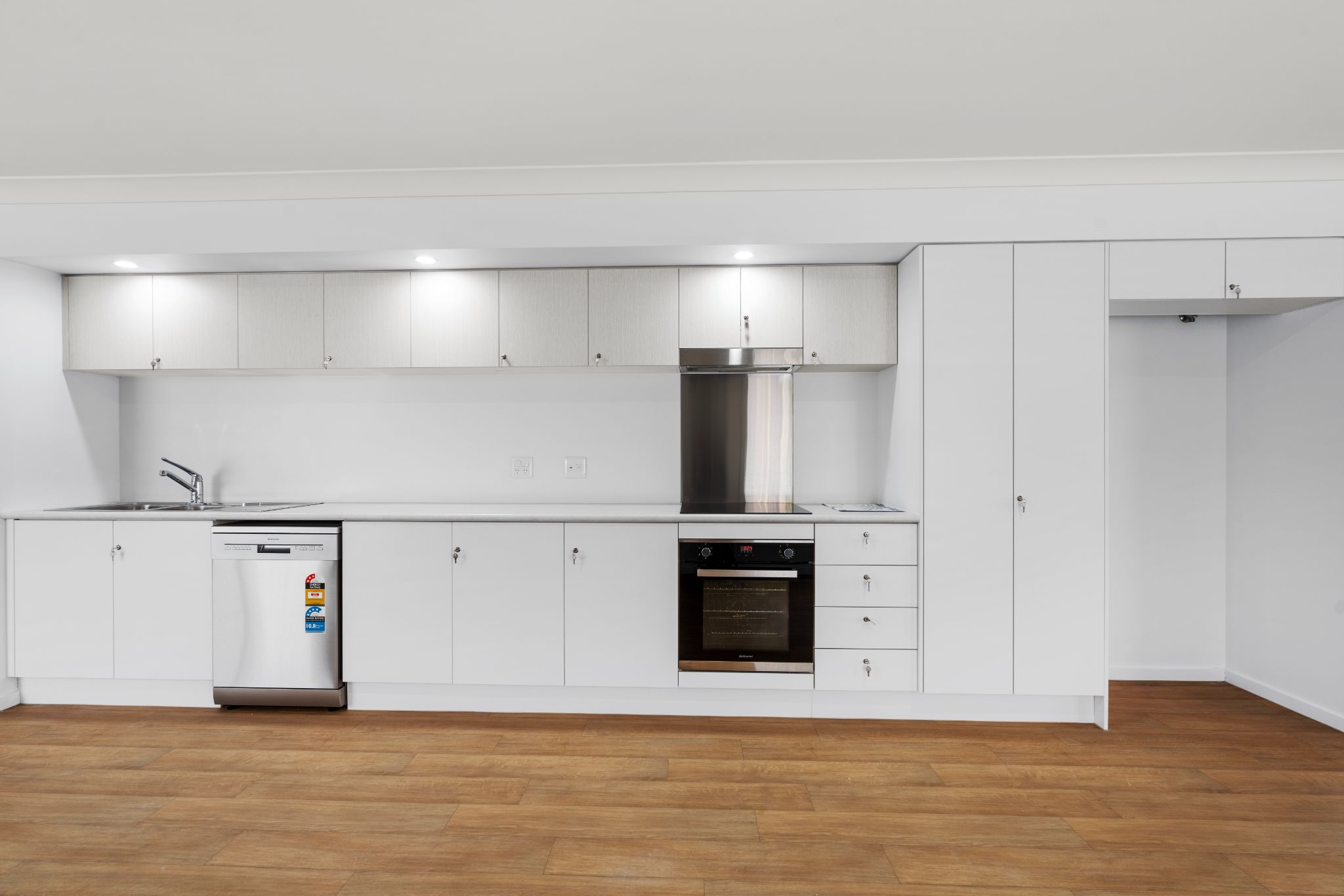 003 Open2view_ID905889-7_Miami_St_Springfield_Lakes