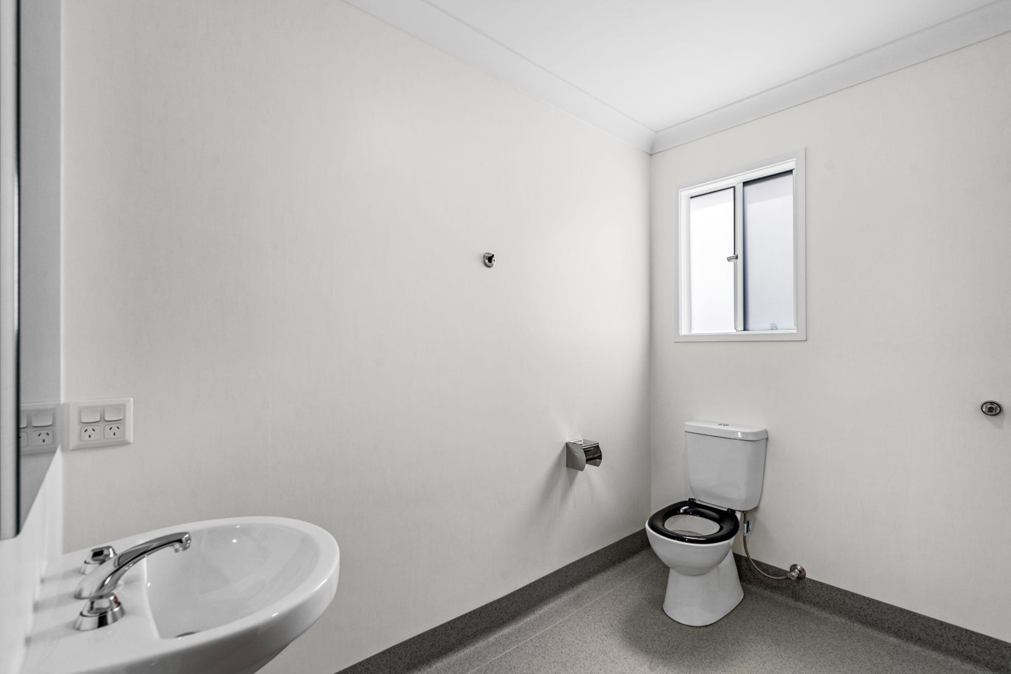 007 Open2view_ID905889-7_Miami_St_Springfield_Lakes