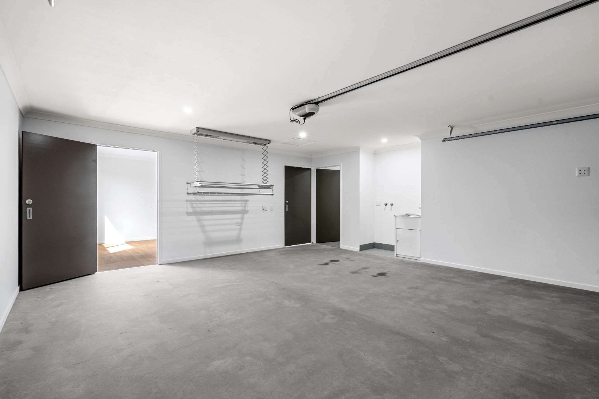 013 Open2view_ID905889-7_Miami_St_Springfield_Lakes