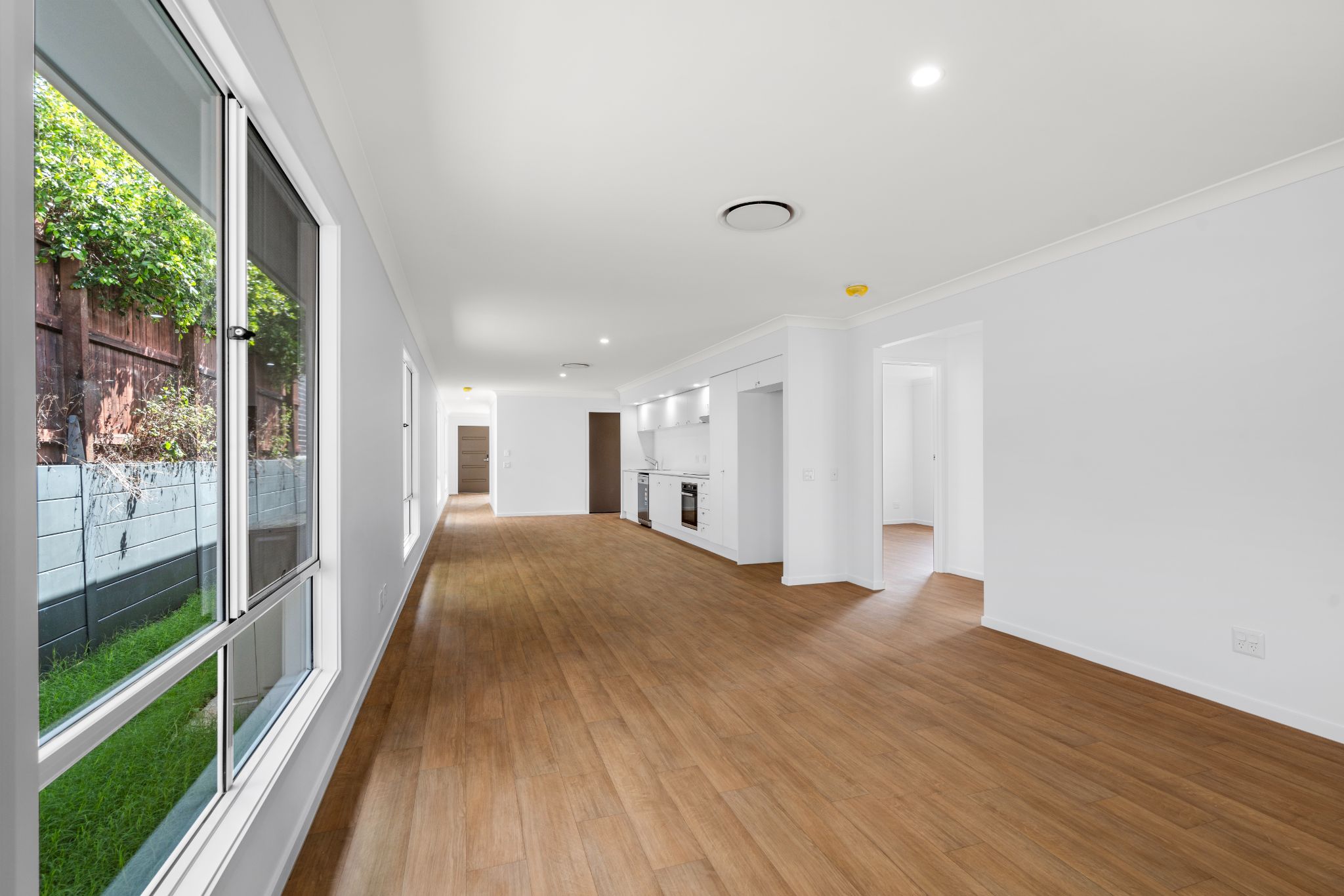 004 Open2view_ID905889-7_Miami_St_Springfield_Lakes (1)